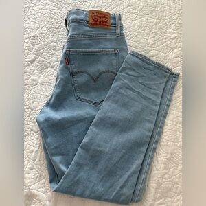 Levi’s 721 High Rise Skinny Jeans Size 30 – Light Wash Distressed – Ankle Length